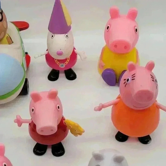 Lot of 13 Peppa Pig Family and Friends Race Car, Suzy, etc. - Picture 9 of 13